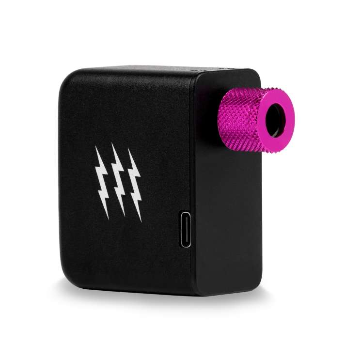 Nous avons testé le mini-compresseur pour la poche de maillot de Muc-Off et l'avons trouvé plutôt bon. | pd-f