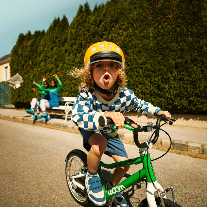 Vollbremsung: Ohne Rücktritt, dafür mit verschiedenfarbigen Bremshebeln sollen die Kids das Bremsen besser lernen.