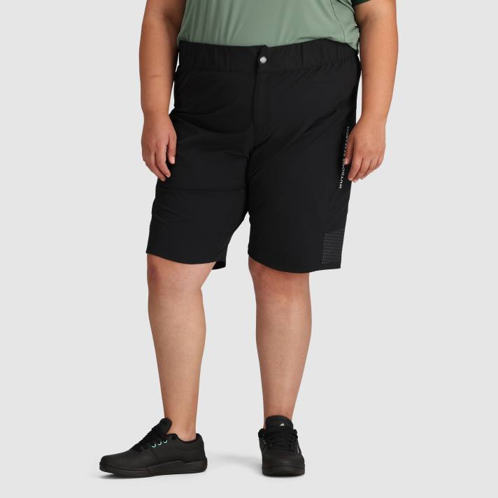 Und auch die MTB-Shorts gibt es in Plus Size für Frauen.