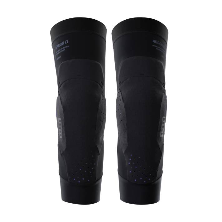 An extended pad covers the shin head. Ventilation holes ensure the right climate.