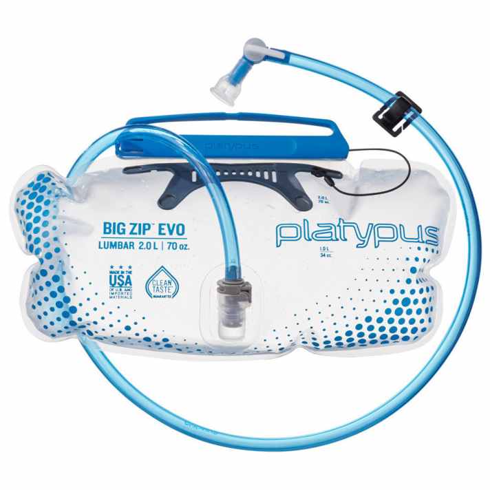 Landscape-format hydration bladder: The <a href="https://link.amazon/B0hrZOpG3" target="_blank" rel="noopener noreferrer nofollow">Lumbar version of the Platypus Big Zip Evo</a>* fits perfectly into the hip bag.