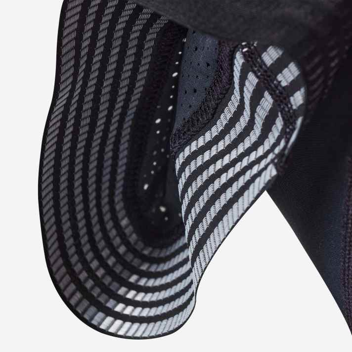 Die Hose sitzt rutschfrei, ohne unangenehm einzuschneiden.