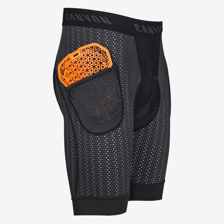 Die dünnen Protektoren lassen sich zum Waschen einfach aus der Rad-Unterhose herausnehmen.