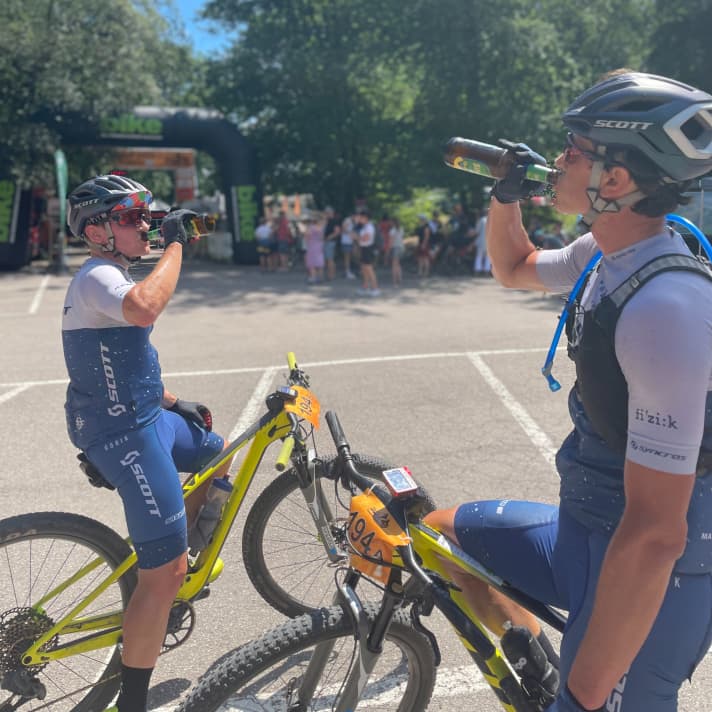 Die Erfrischung im Ziel ist natürlich ohne Alkohol!