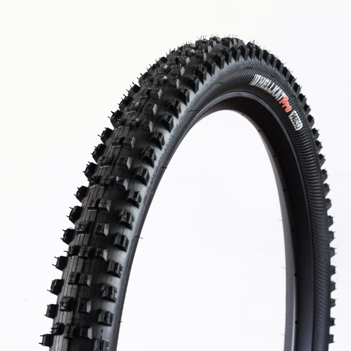   Aufgeblasen: Mit zu viel Druck verliert der Reifen seine Performance im Gelände.