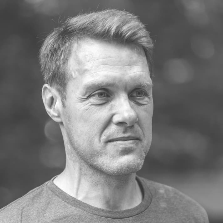   Christian Schleker, EMTB-Tester hat sein Dauertest-E-MTB schrittweise um über zwei Kilo abgespeckt. Als Tuning-Fan macht er das ganz selbstverständlich mit jedem seiner Bikes. Dass der Teiletausch beim E-MTB angeblich eine komplizierte Angelegenheit ist, konnte ihn nicht abschrecken.