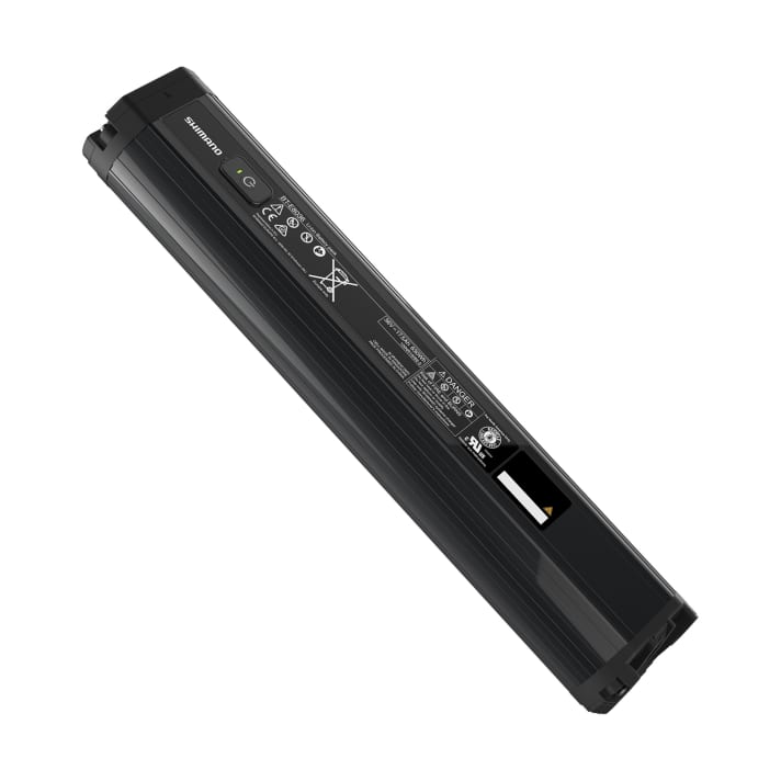   Shimano BT-E8036: Der neue Intube-Akku ist die erste Shimano-eigene Batterie mit 630 Wattstunden. Die Abmessungen ähneln denen des 625er-Powertubes von Bosch stark. Im Vergleich zum BT-E8035 (504 Wh) ist der neue Akku etwas länger geworden.