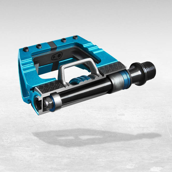   Das Innenleben des neuen Crank Brothers Mallet E: Außen sitzt das doppelt gedichtete Lager von Enduro Bearings, innen das graue Igus-Gleitlager.