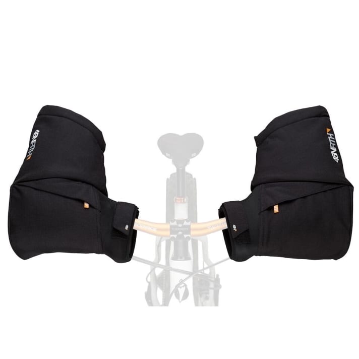   45NRTH Cobrafist - Pogies for long bike days in severe frost.