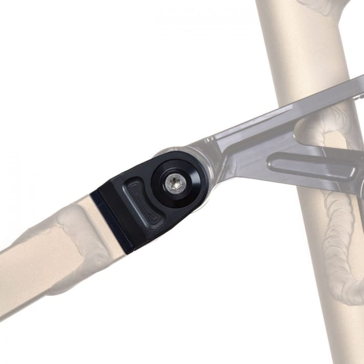   Statt eines Flipchips wird am Saturn 14 die Geometrie mittels Mutatoren angepasst. Mit den unterschiedlich langen Aufsätzen kann man nicht nur die Hinterbaulänge und die Geometrie anpassen, sondern auch die Laufradgröße variieren.