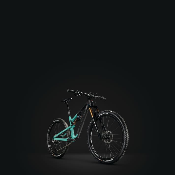   The Instinct Carbon 90 with Fox Factory suspension and Shimano's XTR groupset is available for 9900 euros. Weight: 13.6 kilos.