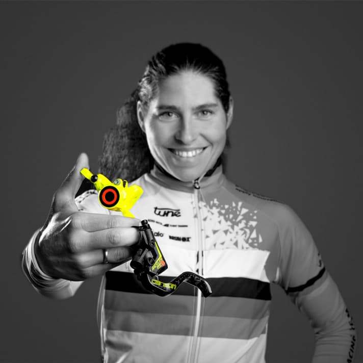   Eigentlich sind die neongelben Magura Raceline nur für gesponserte Profi-Athleten vorgesehen. Elisabeth Brandau ist schon einige Male mit Neongelb in Richtung Treppchen gefahren. Mit der Sonderedition der MT8 und MT7 Raceline können jetzt auch Hobby- und Freizeitsportler in den Genuss der auffälligen Bremsen kommen.  