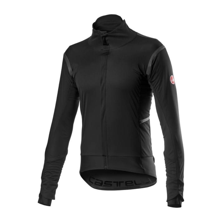   Die Alpha RoS 2 ist sportlichen Fahrern wie auf den Leib geschneidert. Der Kragen umschmeichelt den Hals, die Bündchen sind doppelt ausgeführt und schließen perfekt die Lücke zum Handschuh. Über die eingenähte Weste lässt sich die Jacke an Außentemperatur und Trainingsintensität anpassen. Klimaöffnungen am Schulterblatt, insgesamt vier Taschen und top Wetterschutz machen sie zum idealen Begleiter für intensive Ausfahrten bis unter Null Grad. <a href="https://www.awin1.com/cread.php?awinmid=11768&awinaffid=471469&clickref=B+Castelli+Alpha+Ros+2+Jacket&ued=https%3A%2F%2Fwww.rosebikes.de%2Fcastelli-alpha-ros-2-jacket-softshelljacke-2689037" target="_blank" rel="noopener noreferrer nofollow">Die Castelli Alpha RoS 2 Softshell-Jacke gibt's bei Rosebikes derzeit für 209 Euro statt 299 Euro</a> *.