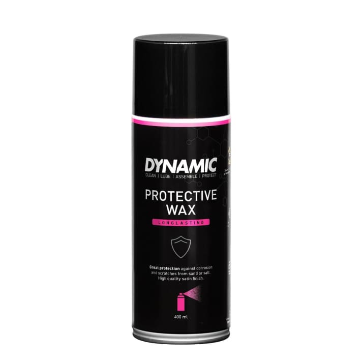   After washing and drying, you can give your bike a final coat of protective wax (e.g. Dynamic Protective Wax) to prevent mud from building up again en masse on the next tour. A clean cloth helps when applying the wax so that the spray does not damage the brake discs or pads. The cassette is also less likely to become clogged with dirt when treated with a little spray wax and thanks the rider with more precise shifting. <a href="https://www.awin1.com/cread.php?awinmid=11768&awinaffid=471469&clickref=B+Dynamic+Protective+Wax+Schutzwachs-Spray&ued=https%3A%2F%2Fwww.rosebikes.de%2Fdynamic-protective-wax-schutzwachs-spray-413171" target="_blank" rel="noopener noreferrer nofollow">The Protective Wax protective wax spray from Dynamic is currently on offer at Rose for €5.95 instead of €9.99</a> *.