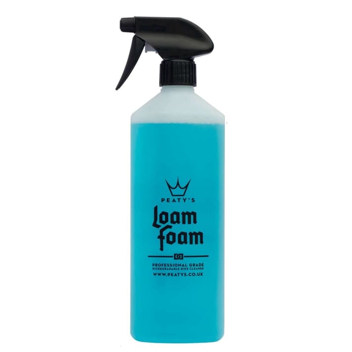   Gets to grips with stubborn dirt and is biodegradable. <a href="https://www.awin1.com/cread.php?awinmid=14547&awinaffid=471469&clickref=B+Peaty%27s+Bike-Cleaner&ued=https%3A%2F%2Fwww.maciag-offroad.de%2Fpeaty-s-bike-reiniger-loam-foam-1-liter-spruehflasche-sid93146.html" target="_blank" rel="noopener noreferrer nofollow">The Peaty's Bike Cleaner is available from Maciag Offroad for 9 euros instead of 11 euros</a> *.