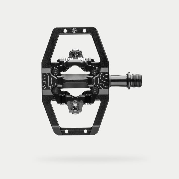   The new Acros clipless pedal: The open cage ensures good self-cleaning. 