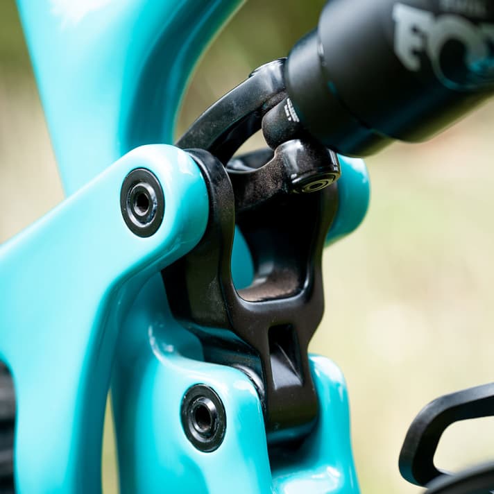 The new damper kinematics in detail.