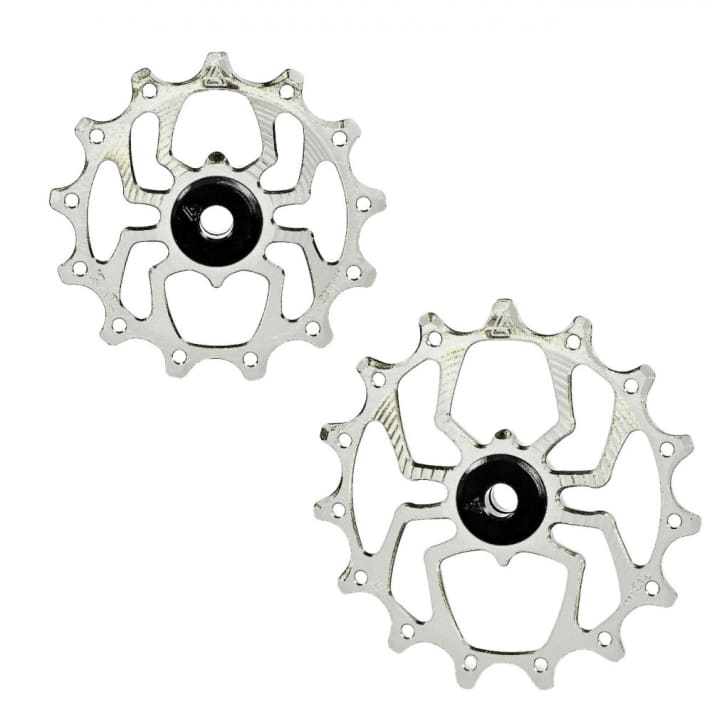 Thanks to the CNC design, the Alugear derailleur pulleys also look great in combination with a dirty chain.