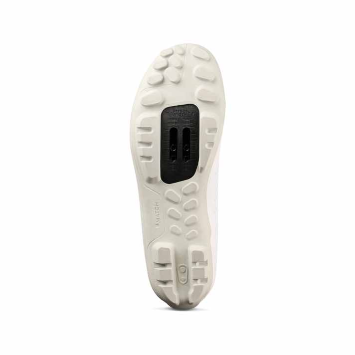 The sole is not only made for cycling, but also offers safety and comfort on foot. Hike-a-Bike can come!