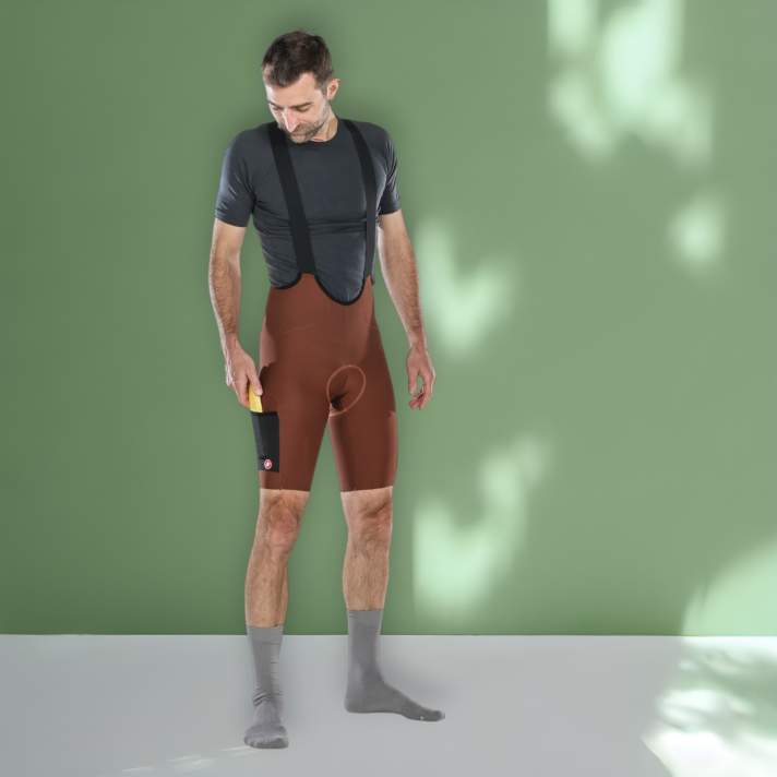 Léger, bien équipé, mais pas très confortable. Les bretelles et le bas des jambes ne sont pas idéalement conçus.