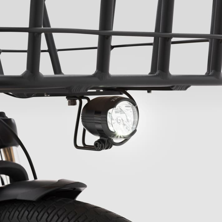 Powerful front light: the Büchel Shiny 80 with 80 lux.
