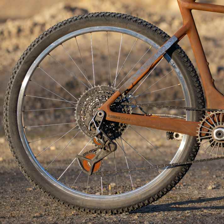 You hardly ever see chrome rims these days. If you don't clean them for a long time, they also get a nice rust film.