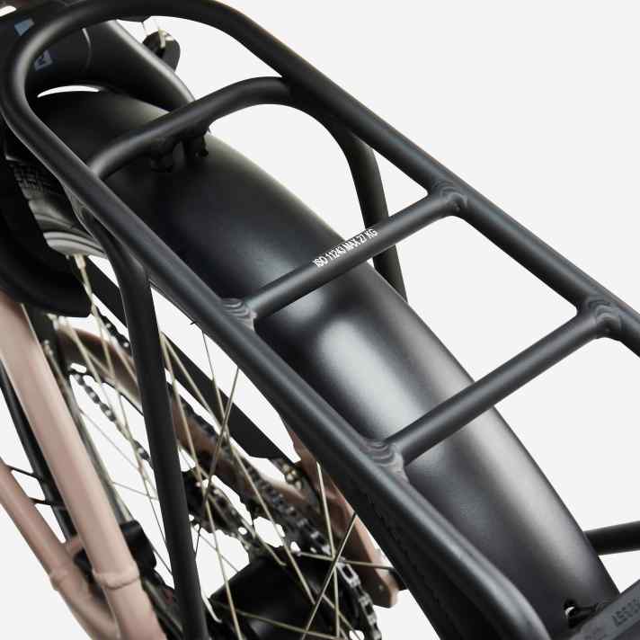 Der Gepäckträger schleppt bis zu 27 Kilo.