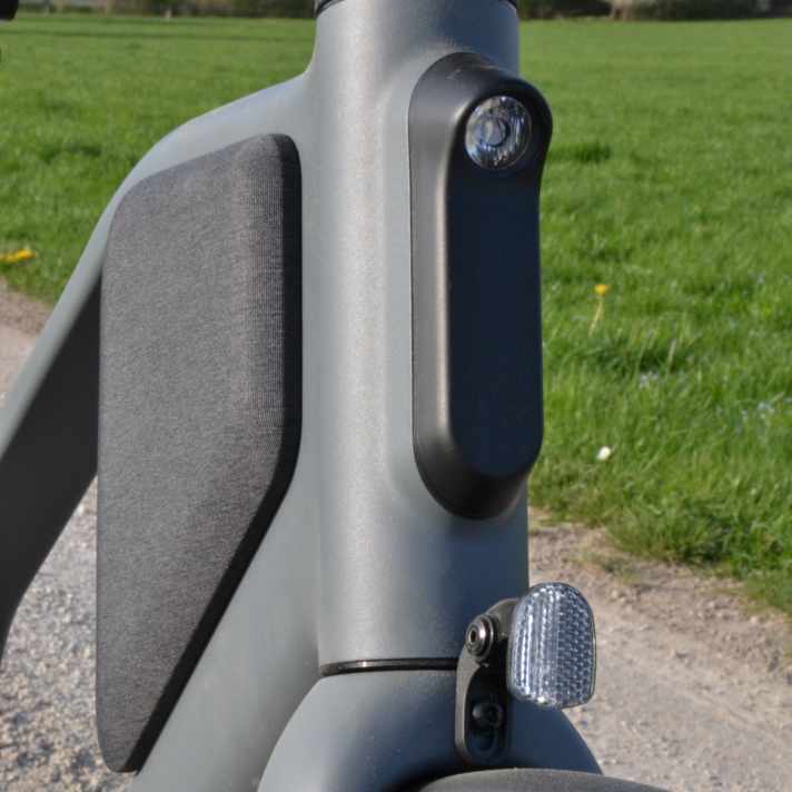The integrated lamp provides enough light for the city and to be seen.
