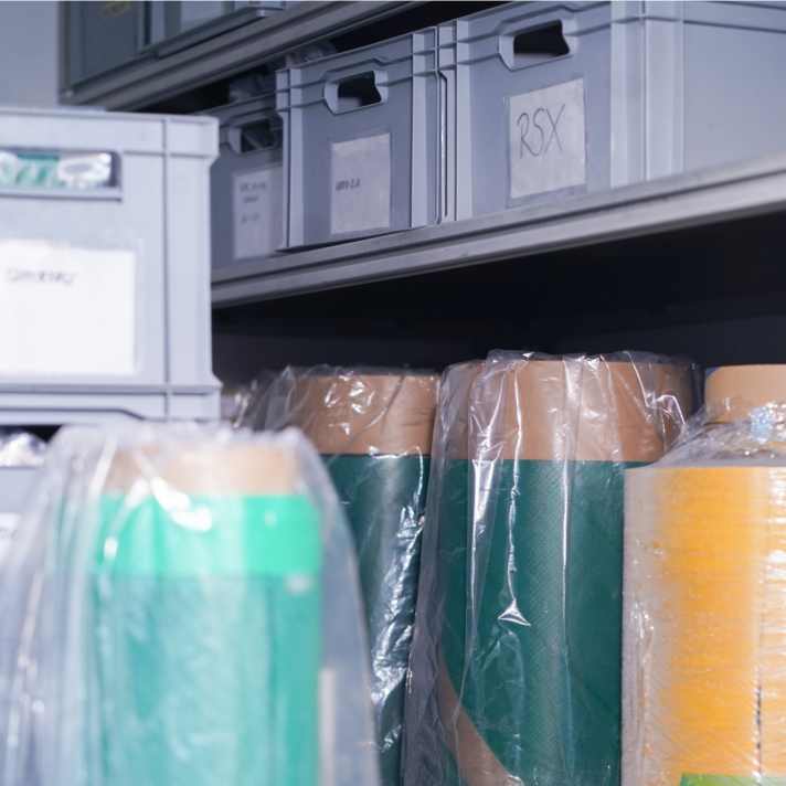 A look into the cooling chamber: the cut-to-size carbon prepregs for Biturbo wheelsets are stored under the "RSX" label.