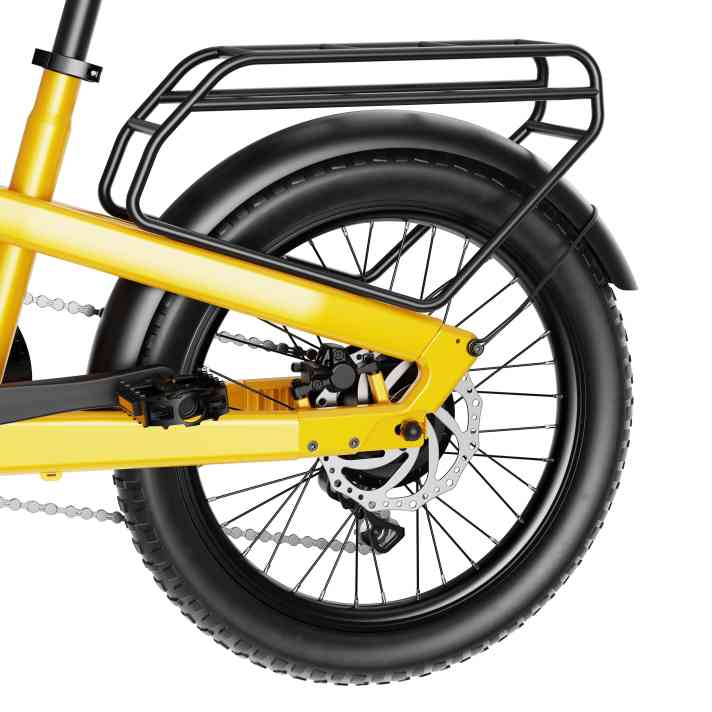 A little more tread: With these tyres, even the autumn leaves on the cycle path are no problem.