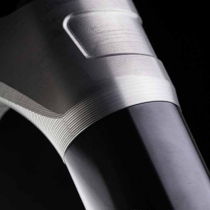 Zero Gap: The new connection technology transfers loads directly to the solid crown of the Intend Flash 38.