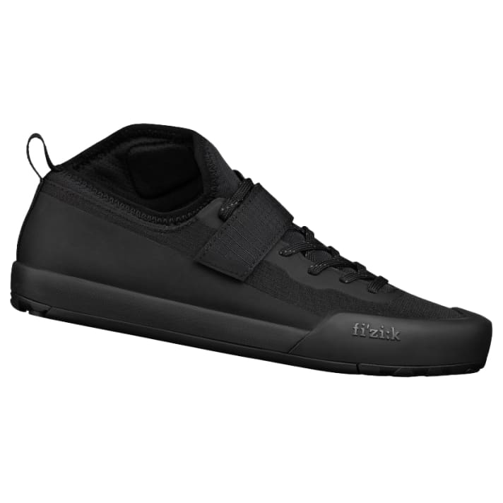 Enduro mountain bike shoes from Fizik at a bargain price.