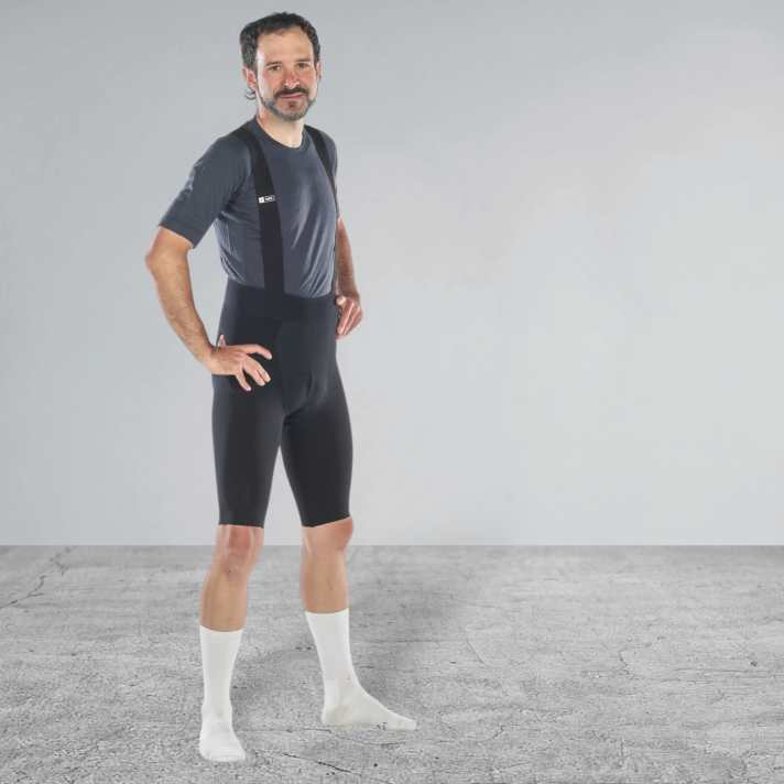 Le Gobik Lancer a été conçu par le fabricant espagnol pour les courses. La coupe, l'ajustement et les matériaux sont presque parfaits