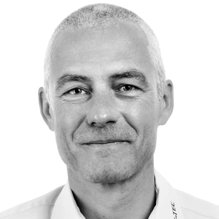 Holger Hertneck feiert dieses Jahr das 20-jährige Jubiläum der Sas-Tec GmbH. Er war von Anfang an bei der Entwicklung viskoelastischer PU-Schäume mit am Start.