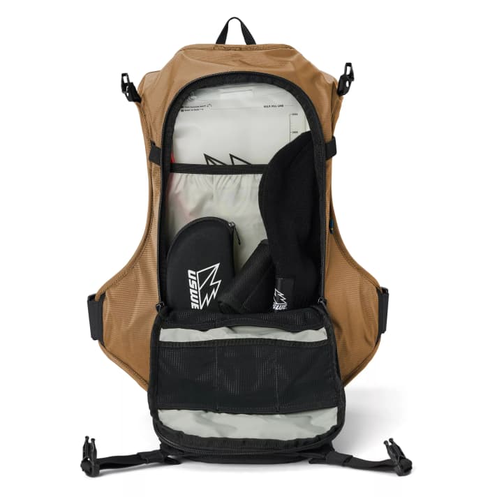 The largest model in the series offers 12 litres of storage space as well as several intelligent and functional storage solutions for dry layers of clothing, food and equipment.