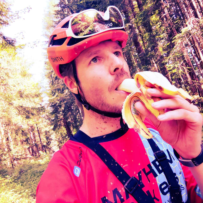 Albert's body demanded two bananas, two pretzels, four bars, five gels and six litres of water during the 3000 metres of altitude.