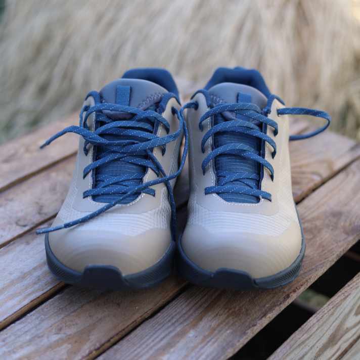 The classic lacing of the SIDI Motus simplifies handling. The laces can be stowed in the shoe tongue when cycling.