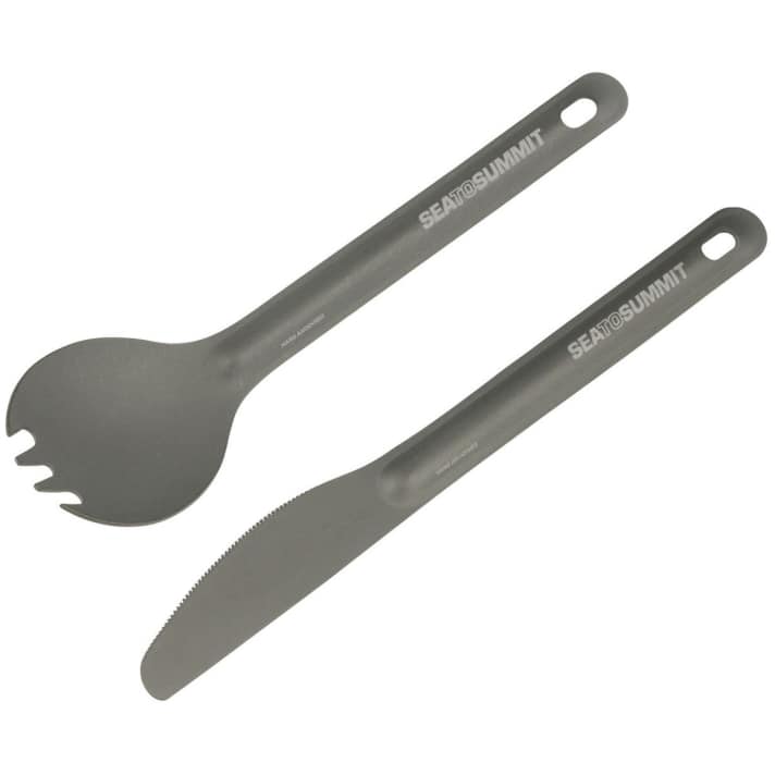 You can also eat with a knife and fork in the great outdoors. Here is the aluminium cutlery from Sea to Summit.