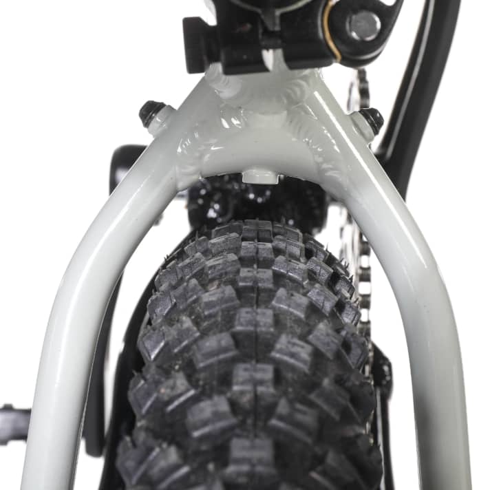 Der Hinterbau des Marin San Quentin 24 bietet Platz für 2,6 Zoll breite Reifen mit viel Dämpfung.