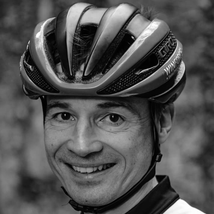 Der Schweizer Ex-Profi  Lukas Stöckli liebt Mountainbiken und ist für seine besonderen und teilweise auch ausgefallenen Touren bekannt.