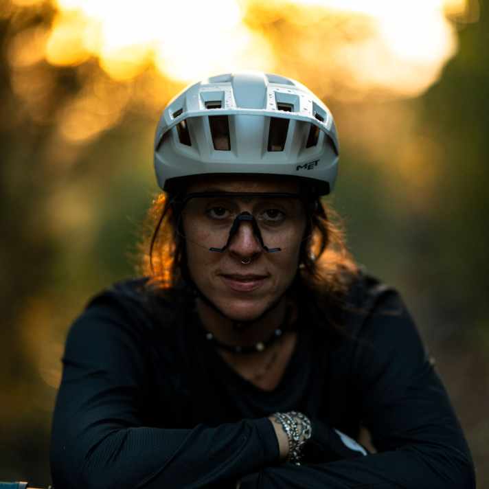 The new Shelter has an integrated visor and practical holders for sunglasses