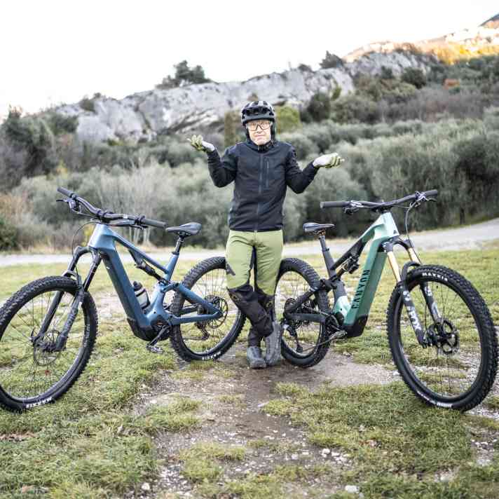 Welches Spectral:On Modell soll es sein? Das CF7 (links) für gut Fünf- oder das edle CFR (rechts) für fast Zehntausend Euro. Im Test-Duell finden wir es heraus.