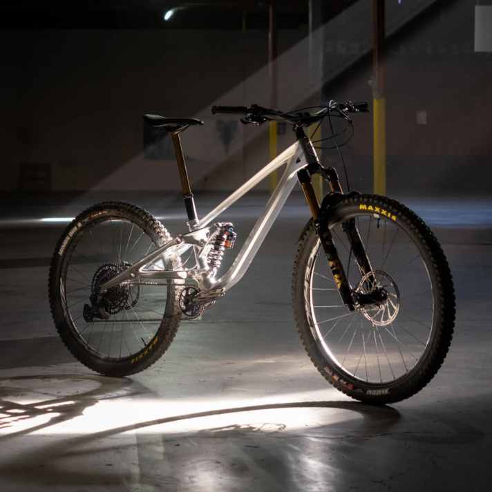 Der Rahmen des Paladin AM 1 wird in den USA aus einem soliden Block Aluminium gefräst und ist extrem detailreich.