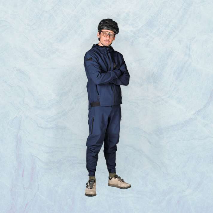 Stylish and warm trail suit from Ion, made from robust softshell with soft waffle fleece on the inside