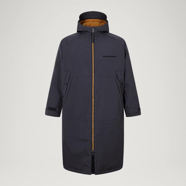 Die Dirt Robe soll nach dem Trail-Spaß beim Umziehen helfen