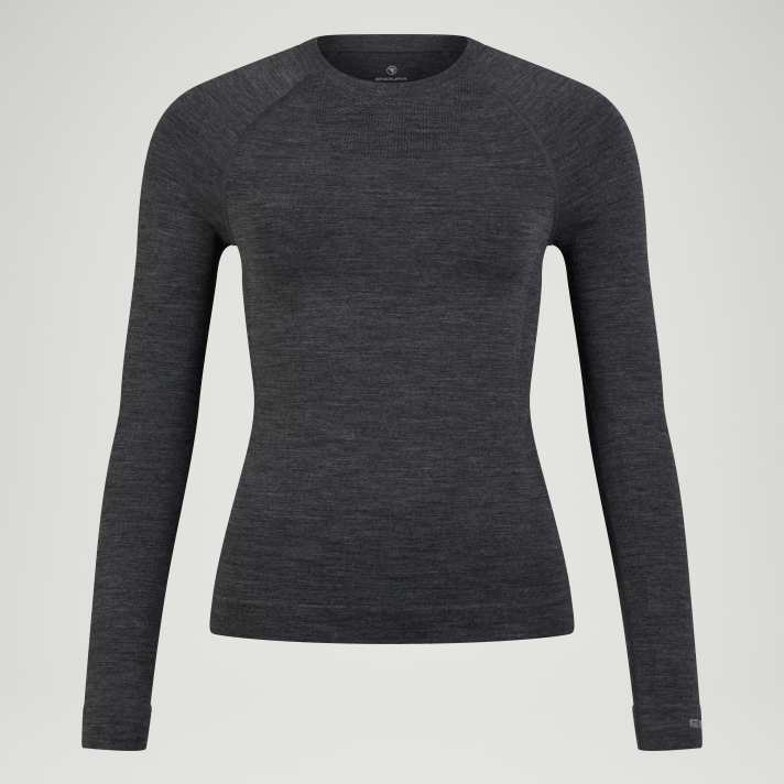 The new merino baselayers, which are available in long and short versions, are warm even when wet and particularly odour-neutral