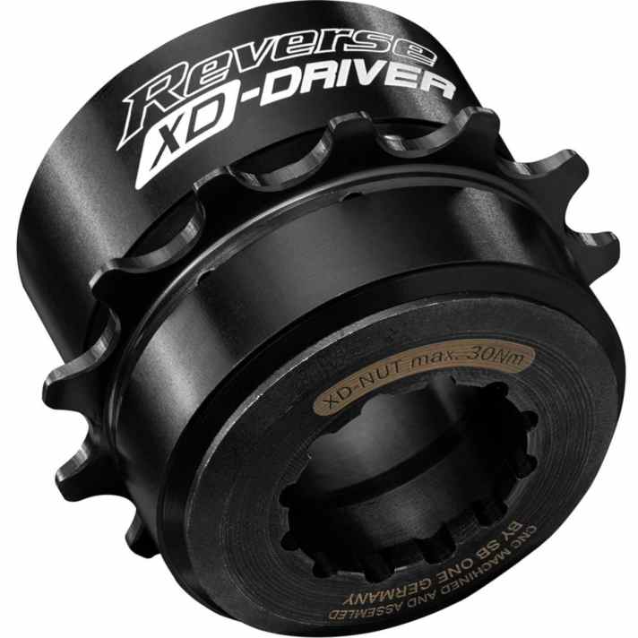 <a href="https://www.awin1.com/cread.php?awinmid=117233&awinaffid=471469&clickref=B+Reverse+Singlespeed-Kit&ued=https%3A%2F%2Fwww.bike-components.de%2Fde%2FREVERSE-Components%2FXD-Single-Speed-Kit-p214097" target="_blank" rel="noopener noreferrer nofollow">Das Reverse Singlespeed-Kit gibt es auch für XD-Freilaufkörper. Erhältlich mit 13 oder 14 Zähnen für 85,90 Euro</a>*.