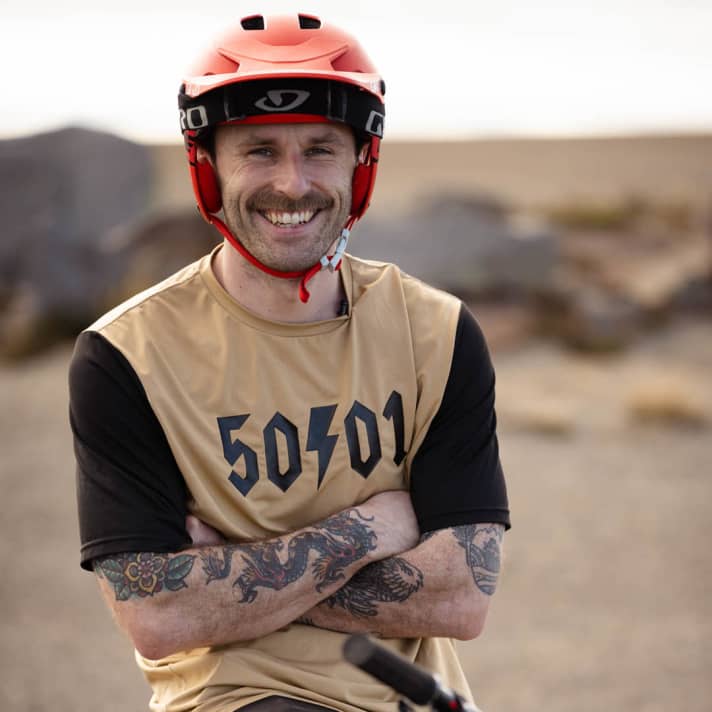 Hat gut grinsen: Der Brite Josh Lewis wechselte von seinem langjährigen Arbeitsgerät Santa Cruz 5010 Anfang des Jahres auf das Scor 4060.