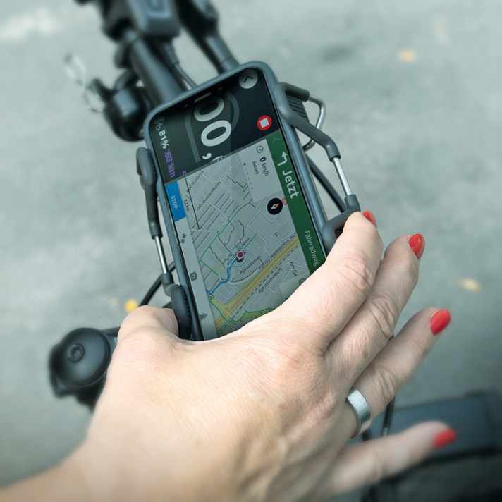 The Smartgrab can be rotated through a full 360 degrees, allowing navigation to be used in landscape format, for example.