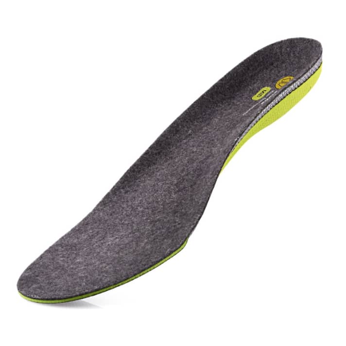 Keeps the cold away from the soles of your feet thanks to the aluminium coating